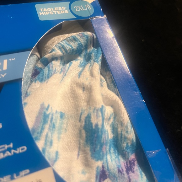 Hanes 2- Pairs of Women’s Hanes Tagless Hipsters Cool Dri size 2XL/9 NEW - Picture 2 of 6